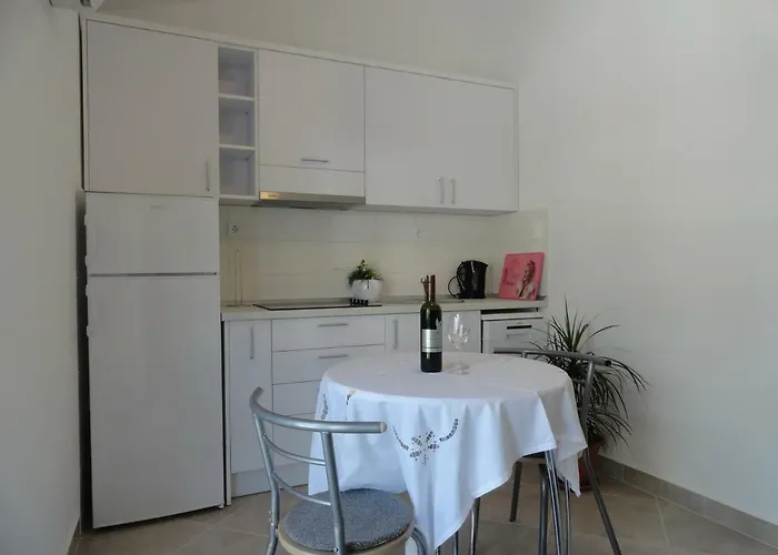 Anica 2 Макарська